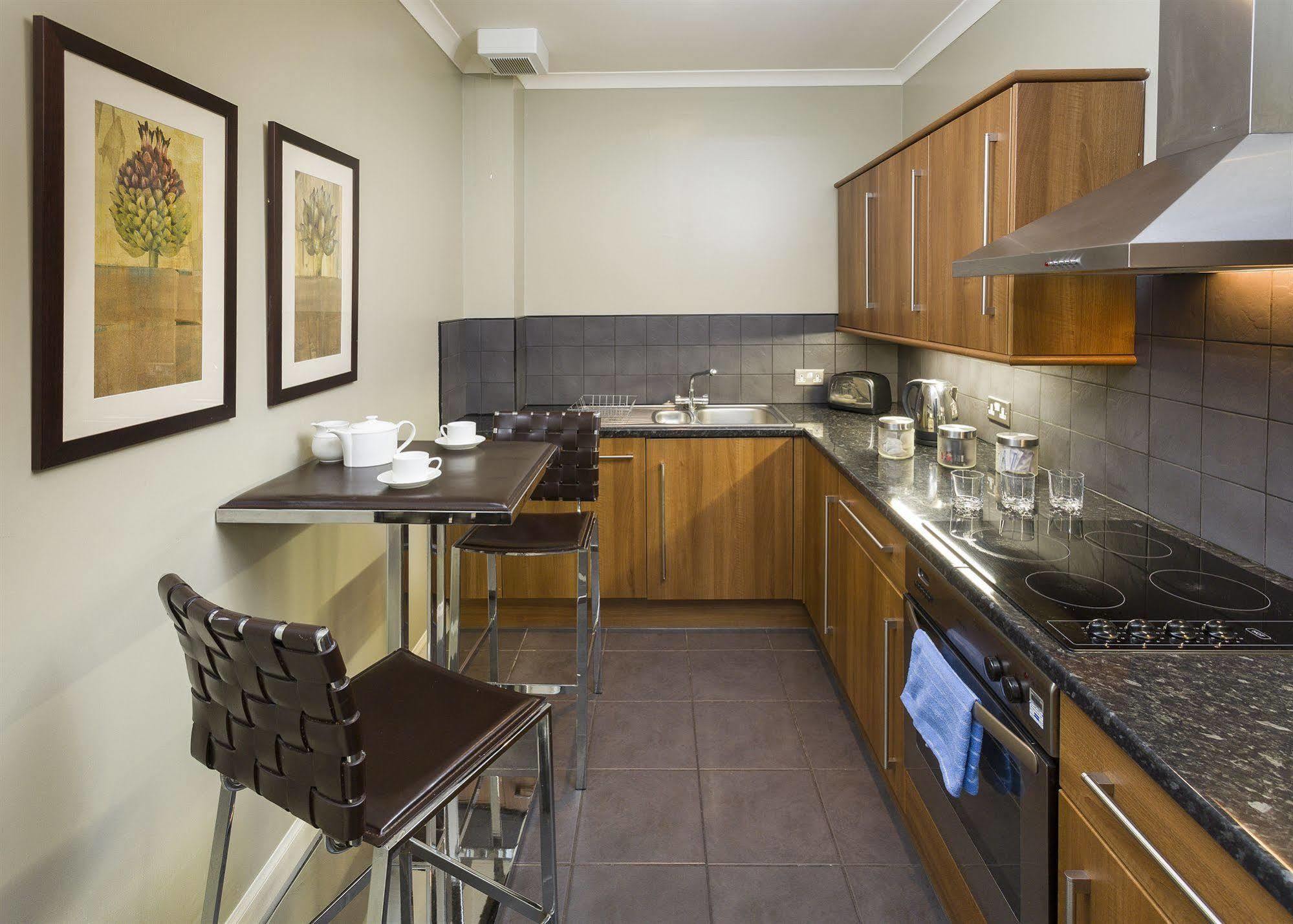 Nicolson Apartments Edinburgh Bagian luar foto